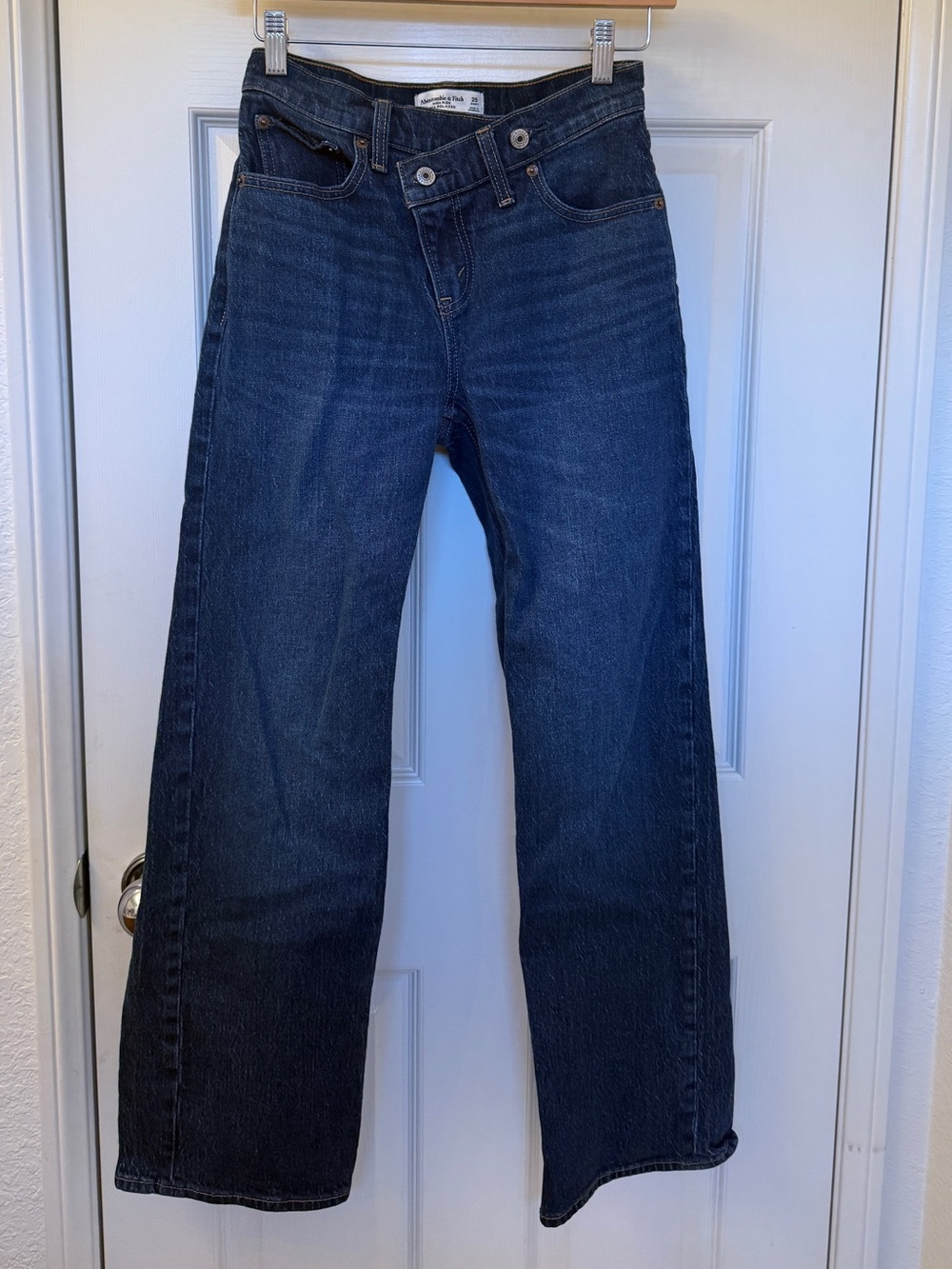 Abercrombie & Fitch Dark Blue High Rise 90’s Relaxed Jean
